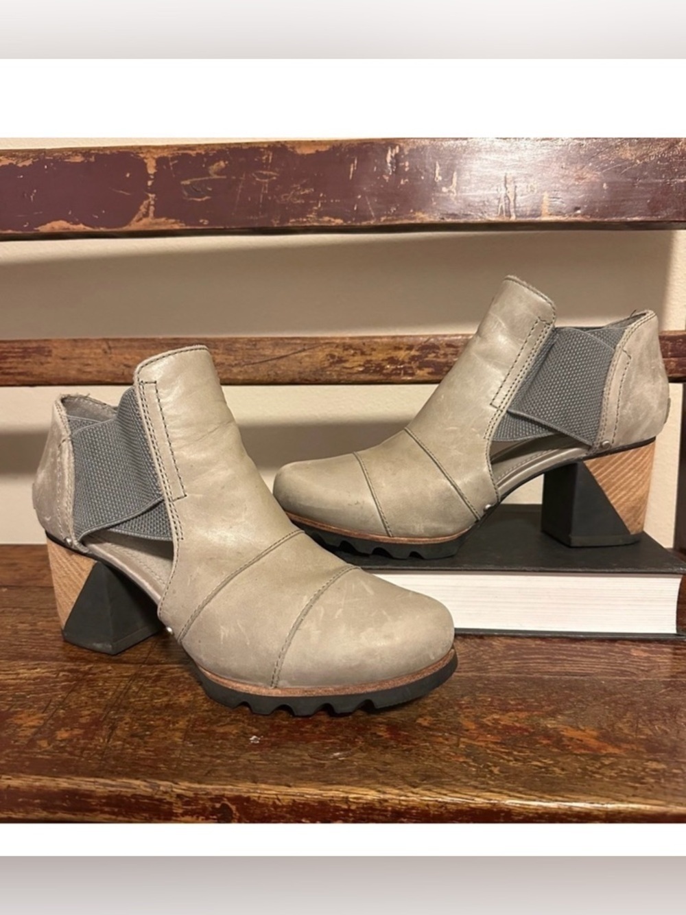 Sorel Addington Ankle Boots Quarry Light Gray Cut Out Heeled Booties Sandals